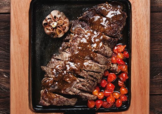 Carne de Sol Assada com alho cozido